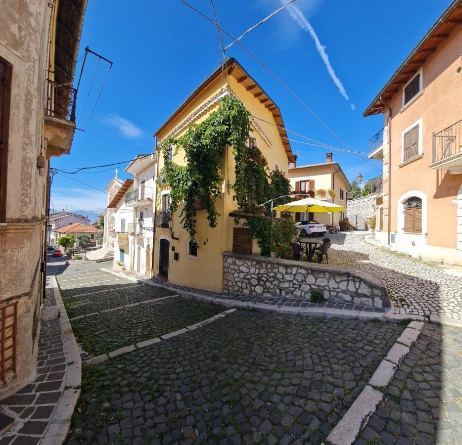 Scaccia Pensieri Villa Cerchio Bagian luar foto