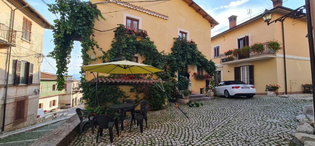 Scaccia Pensieri Villa Cerchio Bagian luar foto