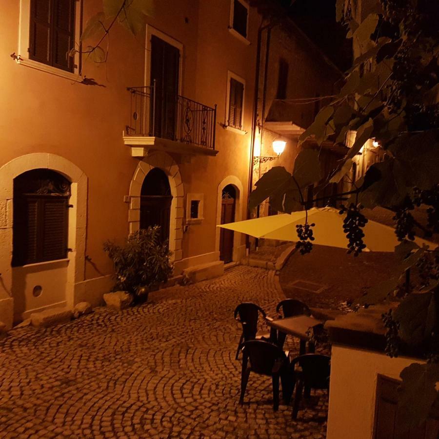 Scaccia Pensieri Villa Cerchio Bagian luar foto