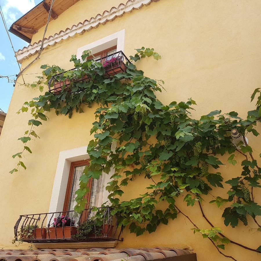 Scaccia Pensieri Villa Cerchio Bagian luar foto
