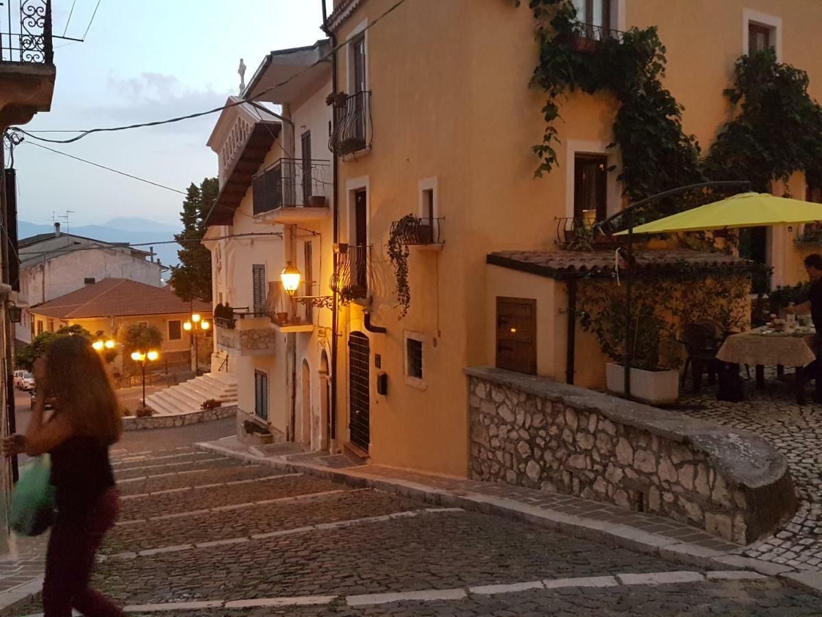 Scaccia Pensieri Villa Cerchio Bagian luar foto