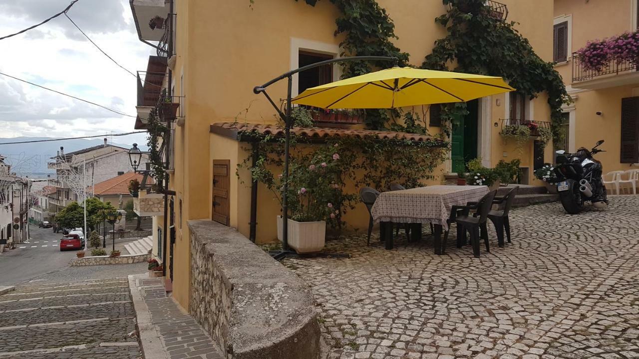 Scaccia Pensieri Villa Cerchio Bagian luar foto
