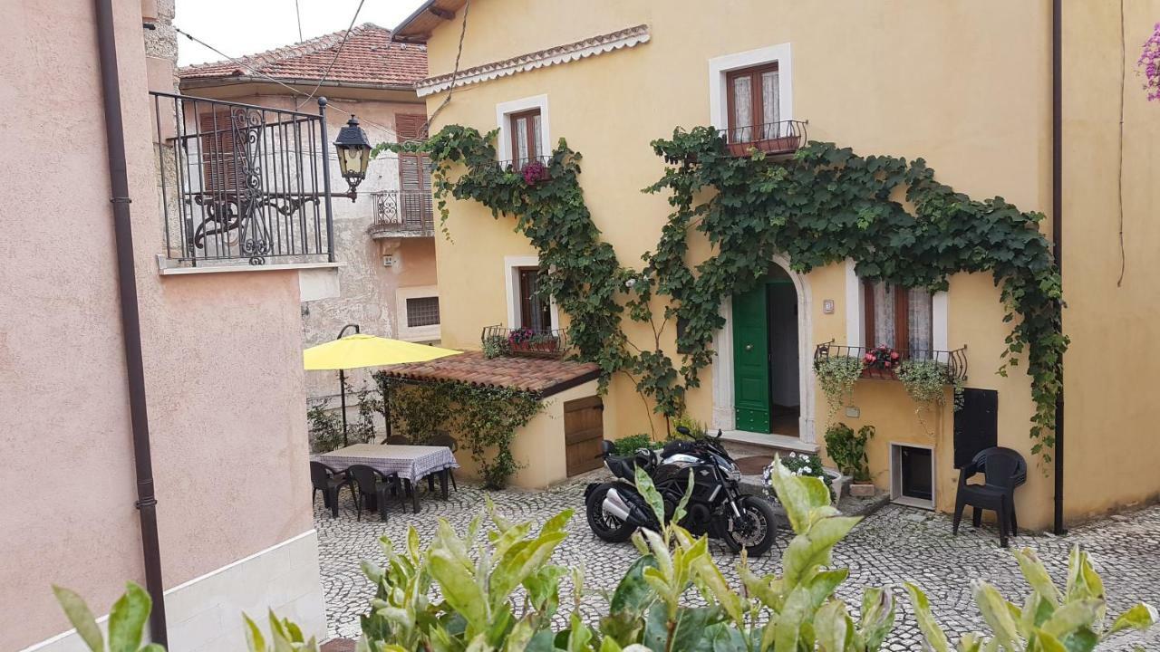 Scaccia Pensieri Villa Cerchio Bagian luar foto