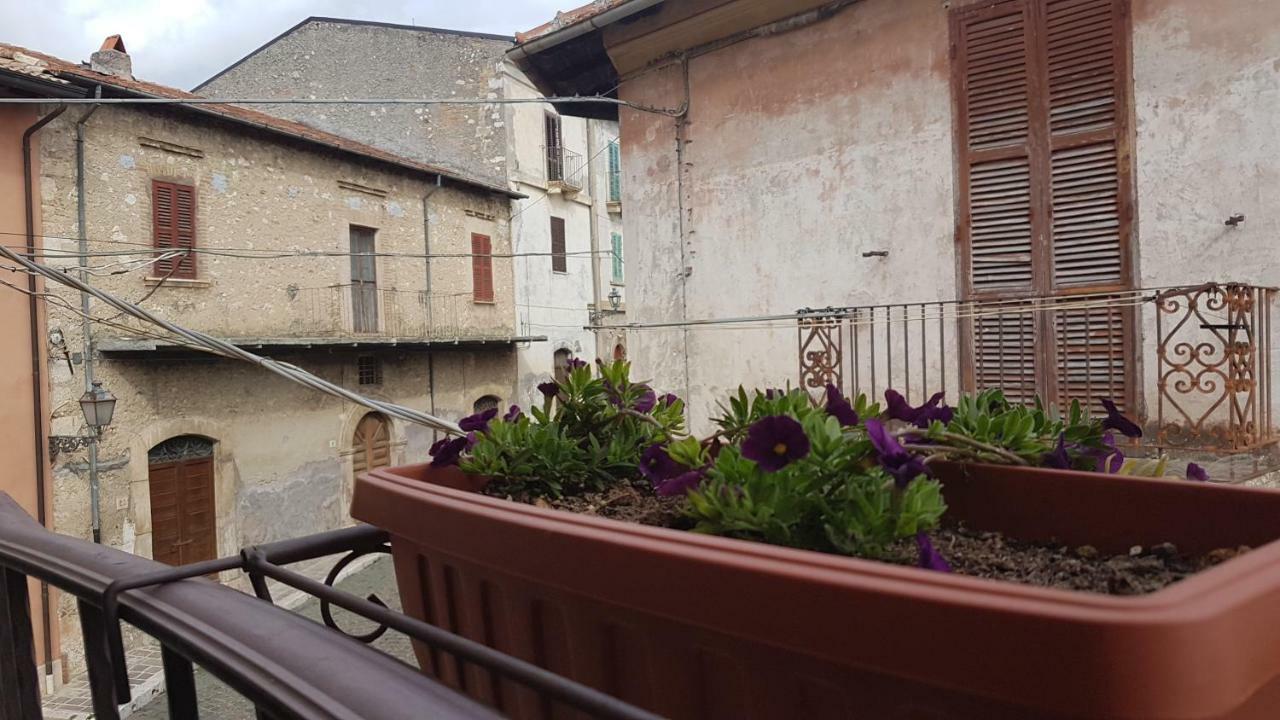 Scaccia Pensieri Villa Cerchio Bagian luar foto
