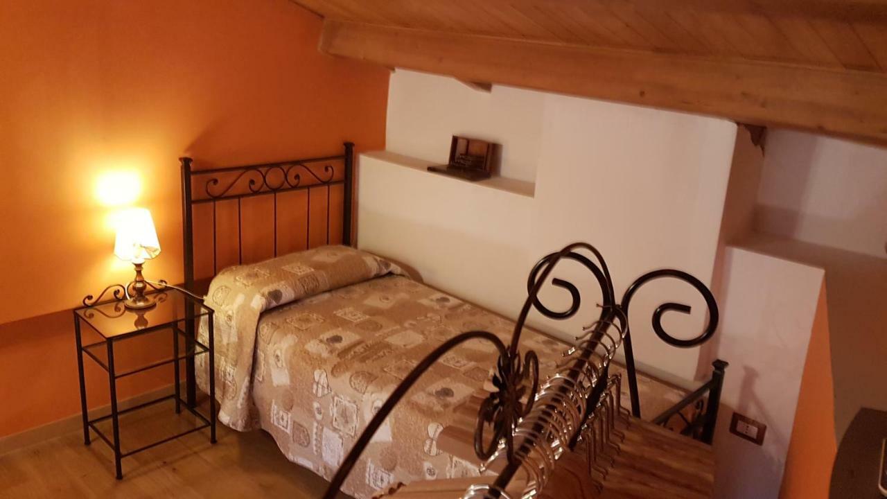Scaccia Pensieri Villa Cerchio Bagian luar foto