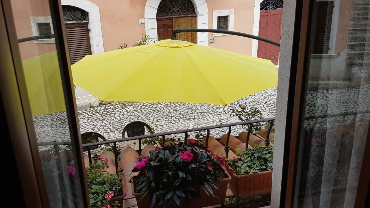 Scaccia Pensieri Villa Cerchio Bagian luar foto