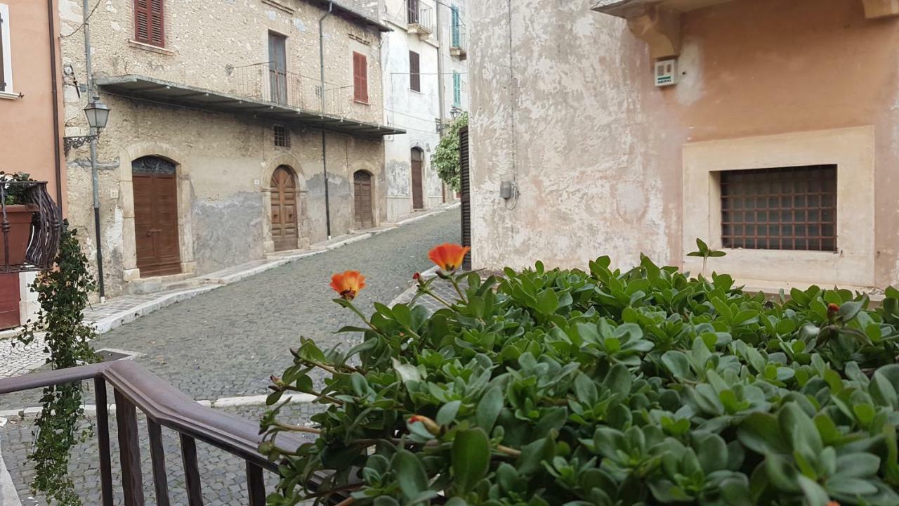 Scaccia Pensieri Villa Cerchio Bagian luar foto