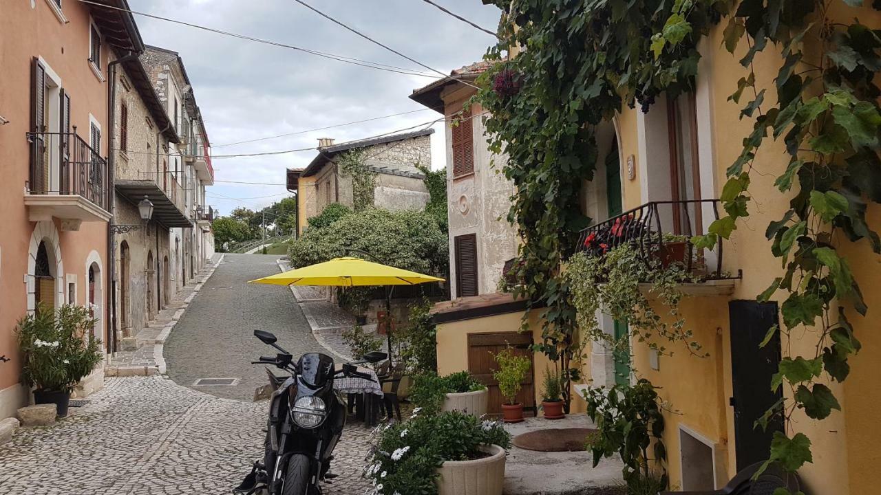 Scaccia Pensieri Villa Cerchio Bagian luar foto