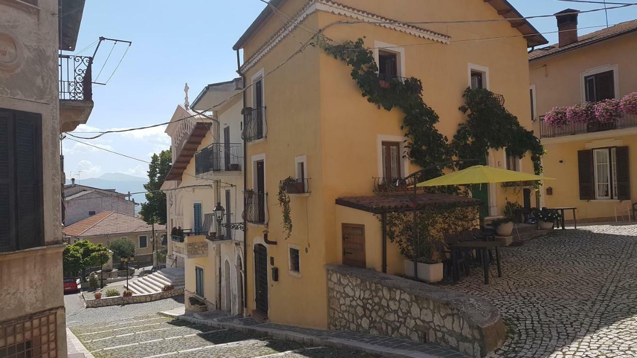 Scaccia Pensieri Villa Cerchio Bagian luar foto